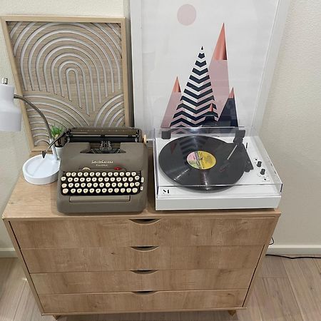 Serene Modern Home Backdoor With Great Wifi, Games, Movies, Patio Seating And Bbq Easy Access To North Joshua Tree National Park In 10 Minutes 트웬티나인팜스 외부 사진