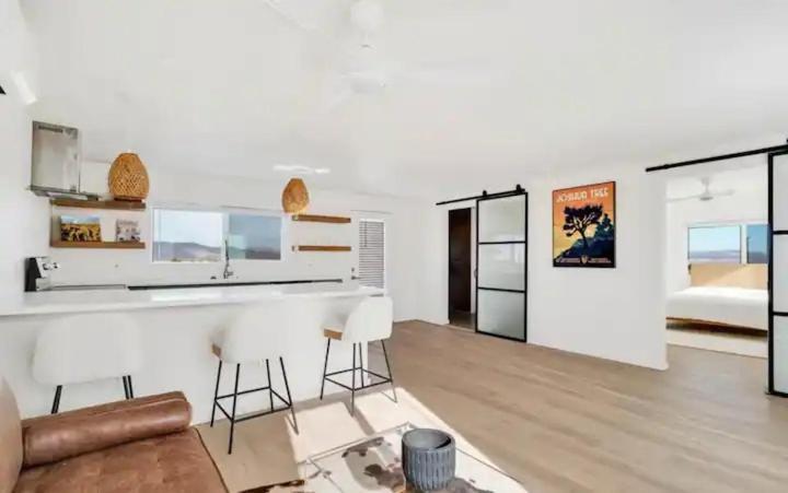 Serene Modern Home Backdoor With Great Wifi, Games, Movies, Patio Seating And Bbq Easy Access To North Joshua Tree National Park In 10 Minutes 트웬티나인팜스 외부 사진