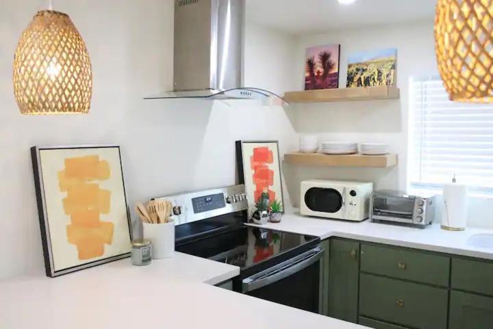 Serene Modern Home Backdoor With Great Wifi, Games, Movies, Patio Seating And Bbq Easy Access To North Joshua Tree National Park In 10 Minutes 트웬티나인팜스 외부 사진