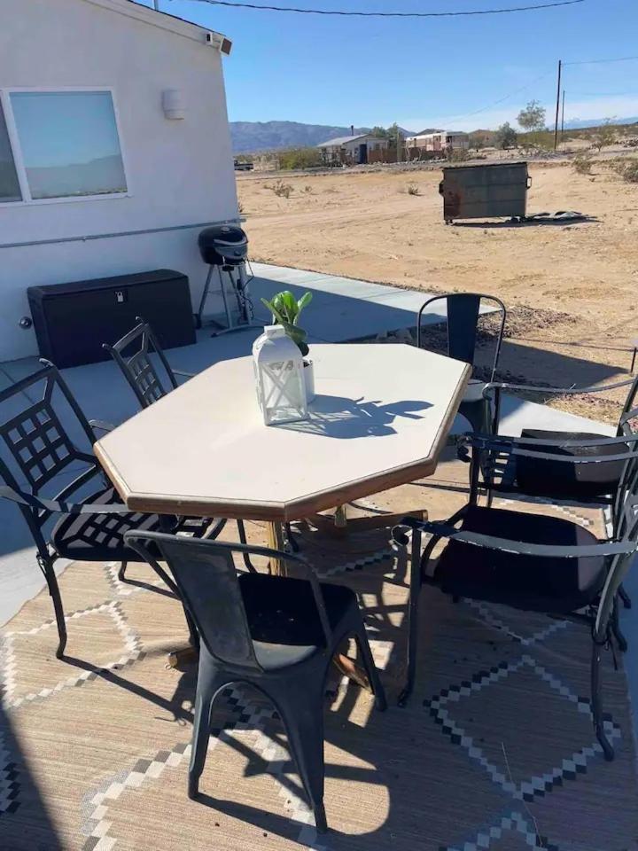 Serene Modern Home Backdoor With Great Wifi, Games, Movies, Patio Seating And Bbq Easy Access To North Joshua Tree National Park In 10 Minutes 트웬티나인팜스 외부 사진
