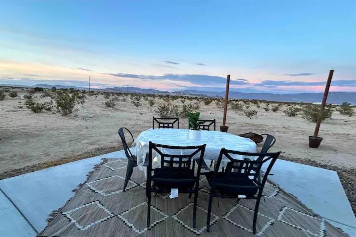 Serene Modern Home Backdoor With Great Wifi, Games, Movies, Patio Seating And Bbq Easy Access To North Joshua Tree National Park In 10 Minutes 트웬티나인팜스 외부 사진