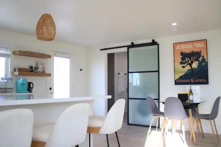 Serene Modern Home Backdoor With Great Wifi, Games, Movies, Patio Seating And Bbq Easy Access To North Joshua Tree National Park In 10 Minutes 트웬티나인팜스 외부 사진