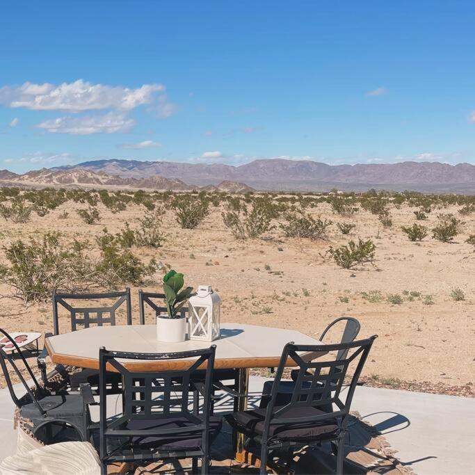 Serene Modern Home Backdoor With Great Wifi, Games, Movies, Patio Seating And Bbq Easy Access To North Joshua Tree National Park In 10 Minutes 트웬티나인팜스 외부 사진