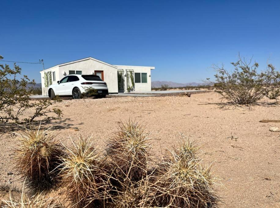 Serene Modern Home Backdoor With Great Wifi, Games, Movies, Patio Seating And Bbq Easy Access To North Joshua Tree National Park In 10 Minutes 트웬티나인팜스 외부 사진
