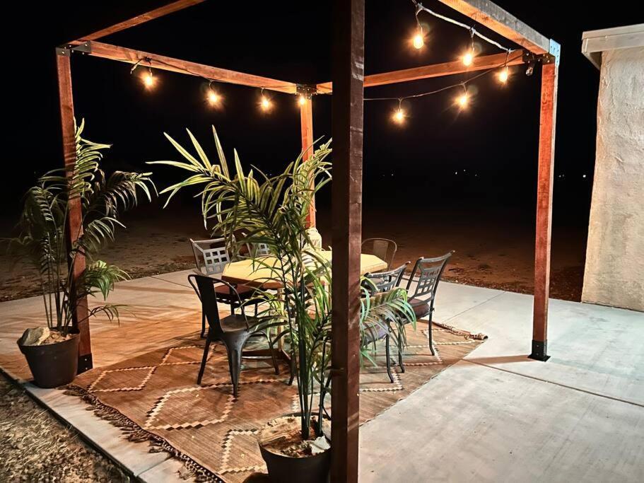 Serene Modern Home Backdoor With Great Wifi, Games, Movies, Patio Seating And Bbq Easy Access To North Joshua Tree National Park In 10 Minutes 트웬티나인팜스 외부 사진