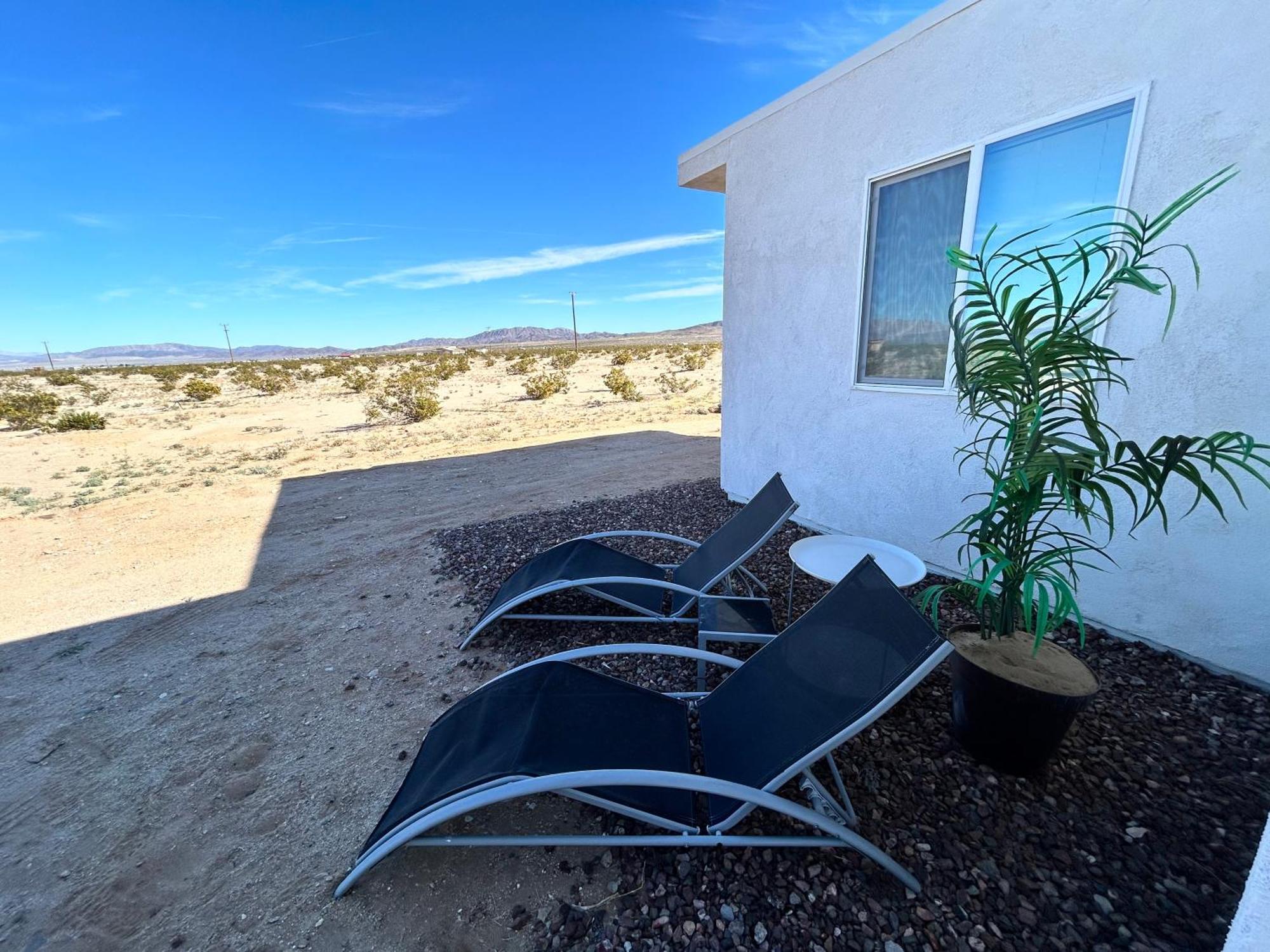 Serene Modern Home Backdoor With Great Wifi, Games, Movies, Patio Seating And Bbq Easy Access To North Joshua Tree National Park In 10 Minutes 트웬티나인팜스 외부 사진